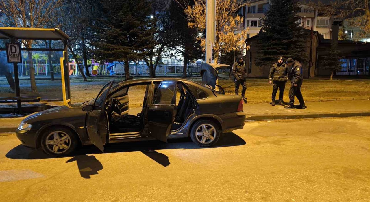 Seyir halindeki araçta bayıldı, kaldırıldığı hastanede hayatını kaybetti