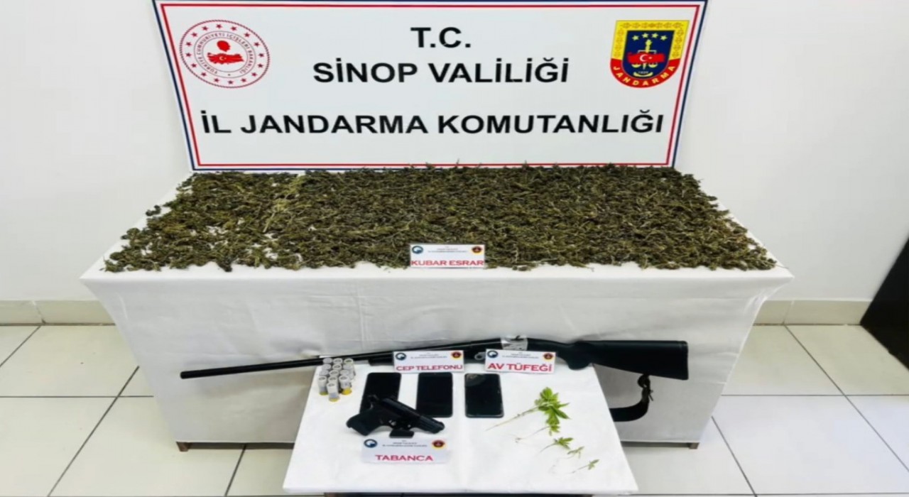 Sinopta bin 689 gram kubar esrar maddesi ele geçirildi