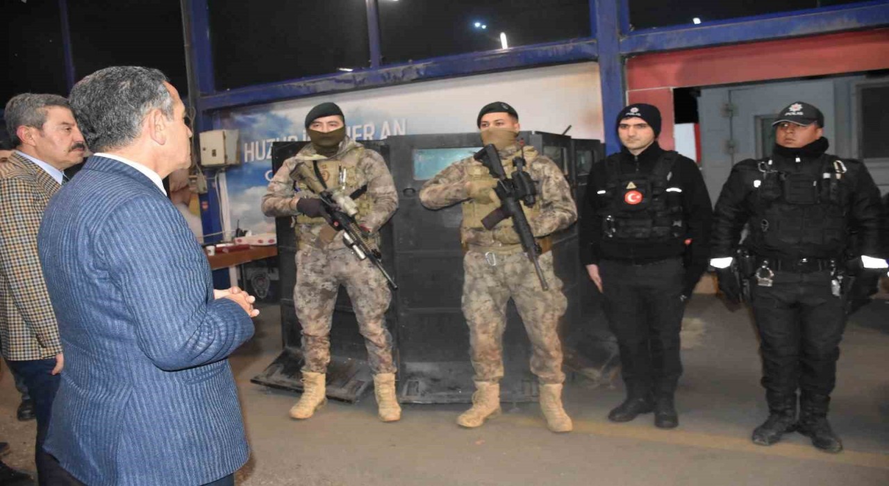 Şırnak Valisi Birol Ekici, güvenlik güçlerinin yeni yılını kutladı