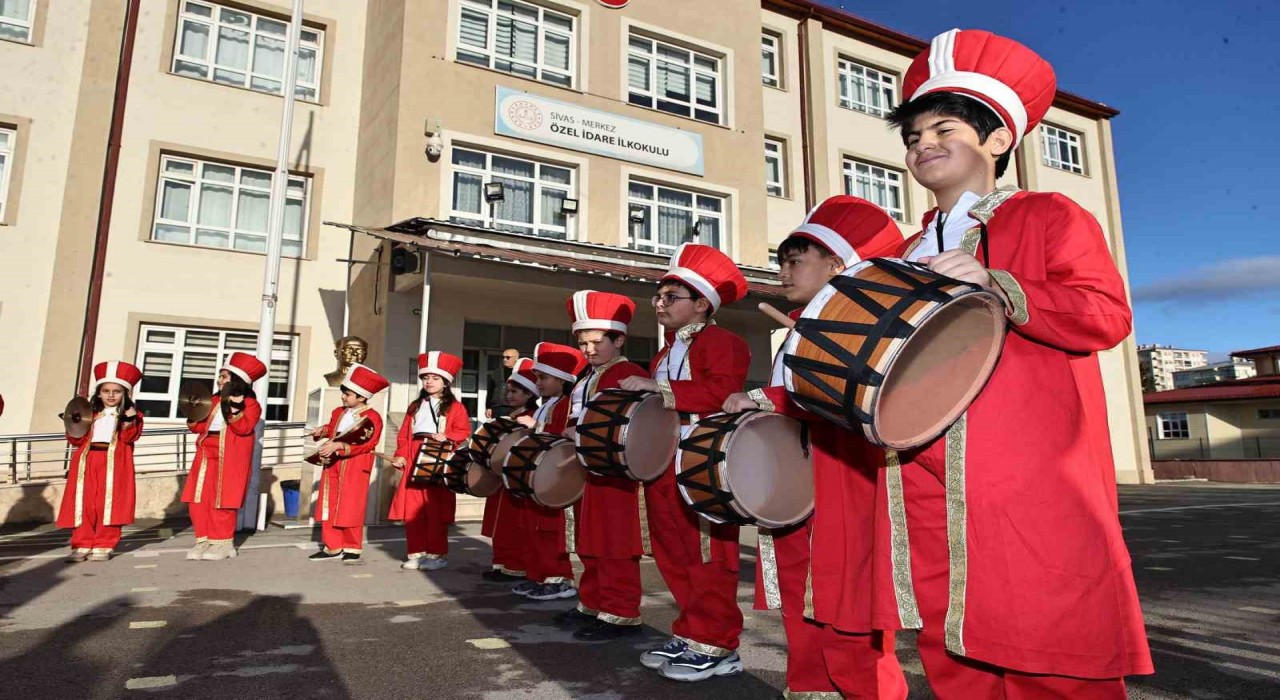 Sivasta 108 bin 981 öğrenci karne ve gelişim raporlarını aldı