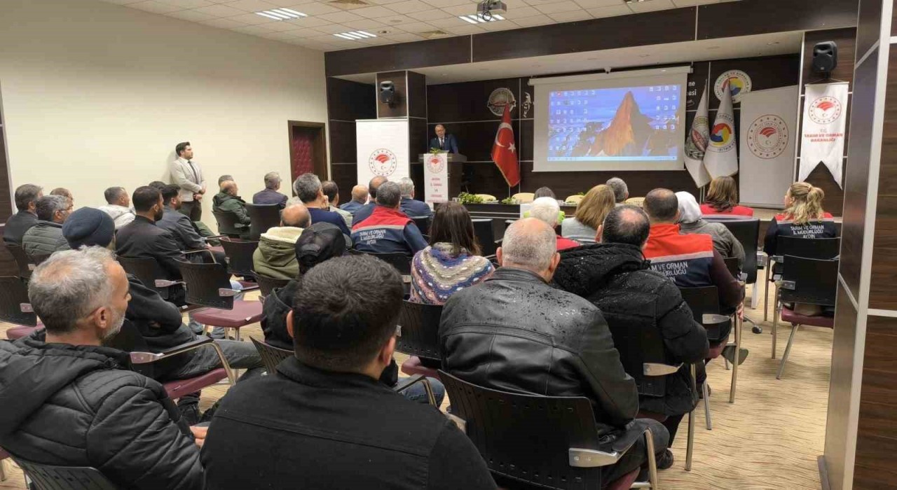 Sökede defne yaprağı işleme sektör toplantısı yapıldı