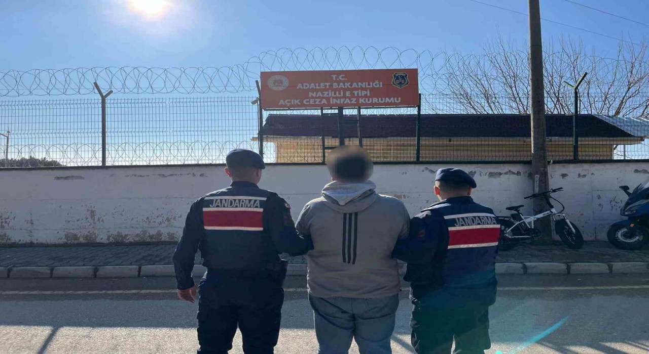 Şüpheli araçtan uyuşturucu çıktı