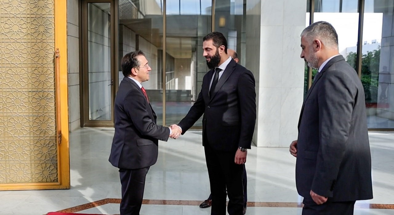 Suriyenin yeni lideri eş-Şara, İspanya ve Katar dışişleri bakanları ile görüştü