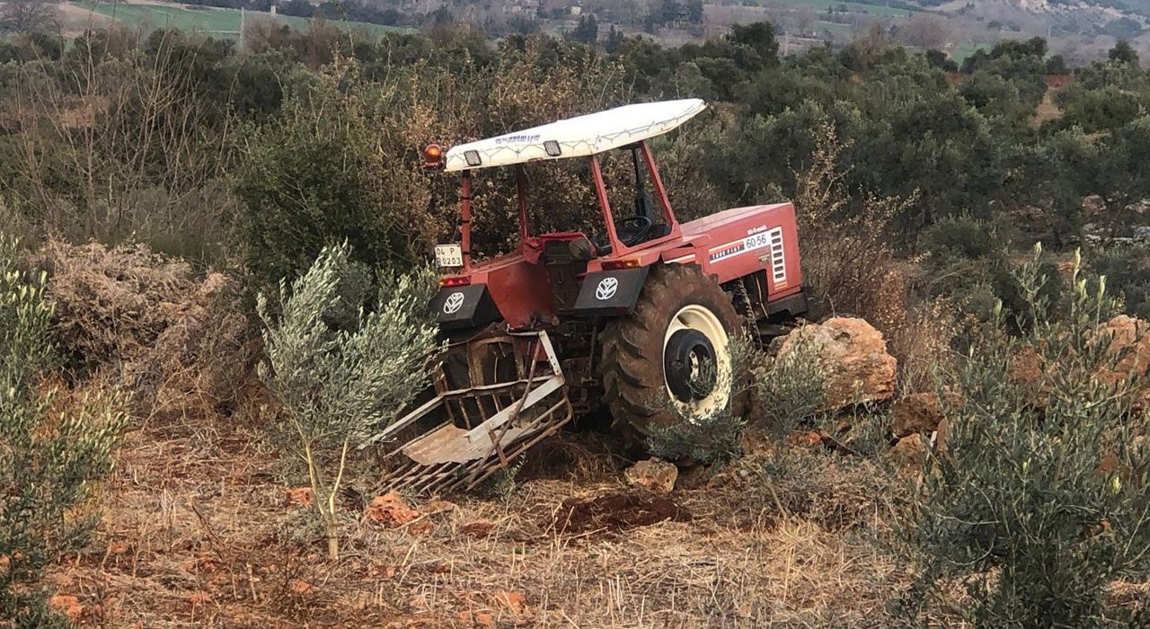 Tarlasını Temizlerken Traktör Altında Kaldı