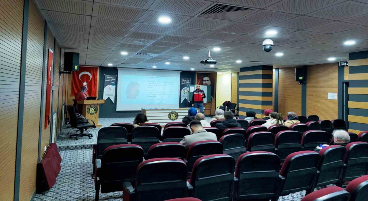 Tavşanlıda gıda işletmelerinde çalışan personele hijyen eğitimi