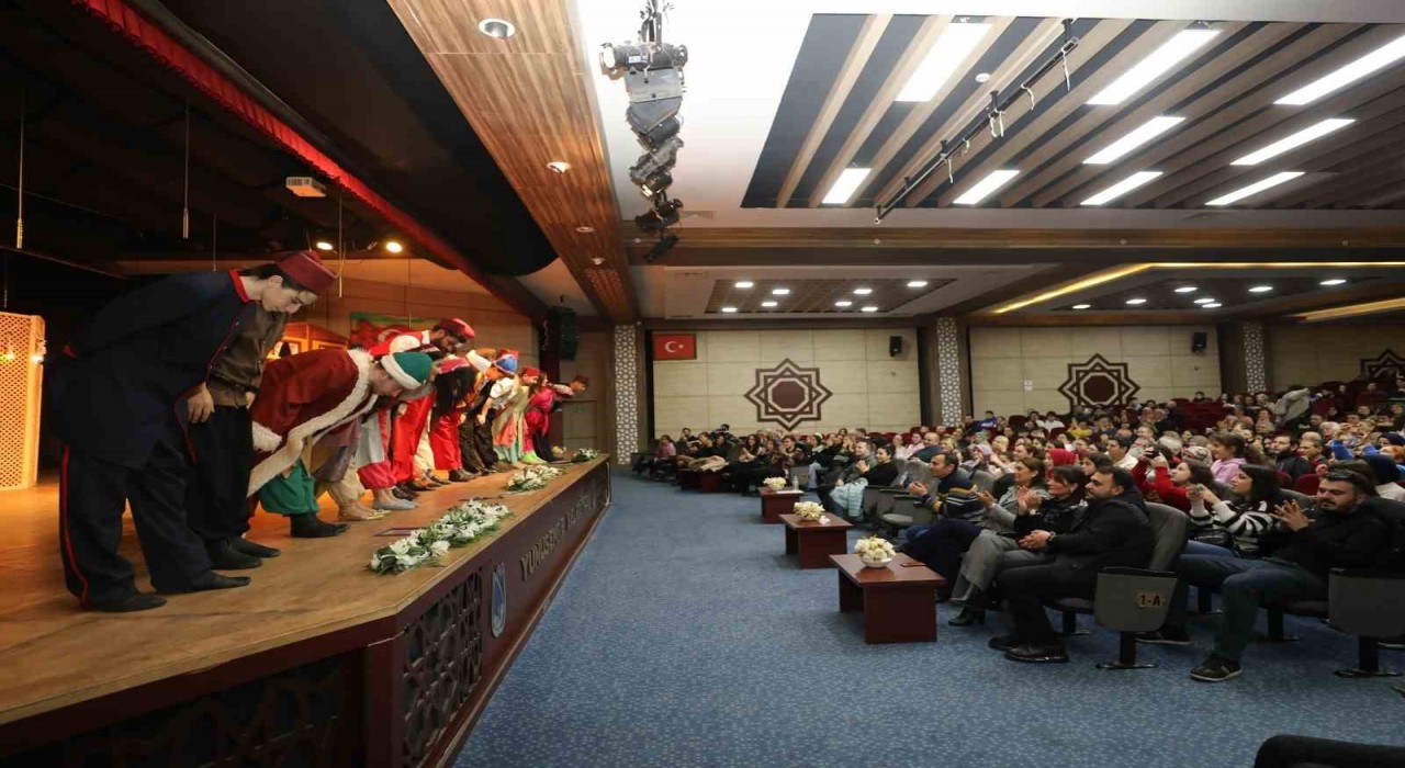 Tiyatroseverlerden İki gözümün İstanbuluna tam not