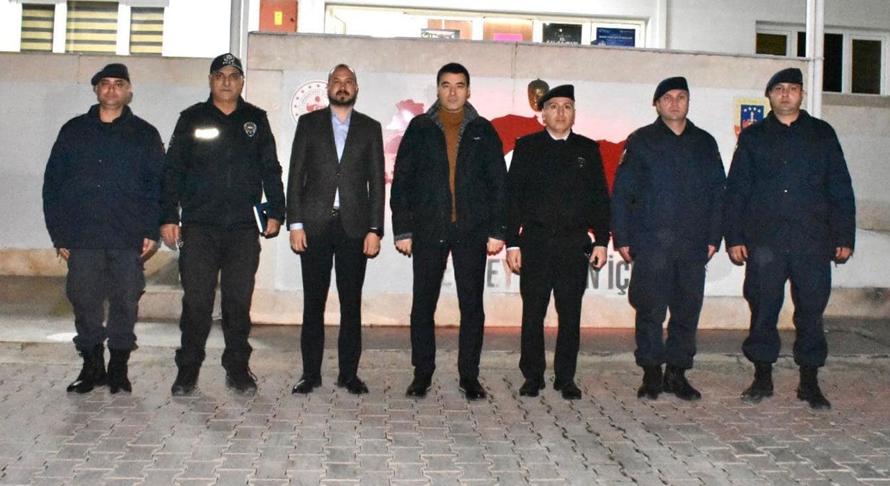 Toprakkale Kaymakamı ve Belediye Başkanı Görev Başındaki Personelleri Ziyaret Etti