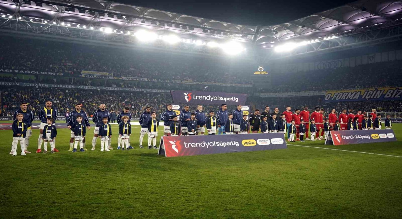 Trendyol Süper Lig: Fenerbahçe: 0 - Göztepe: 0 (Maç devam ediyor)