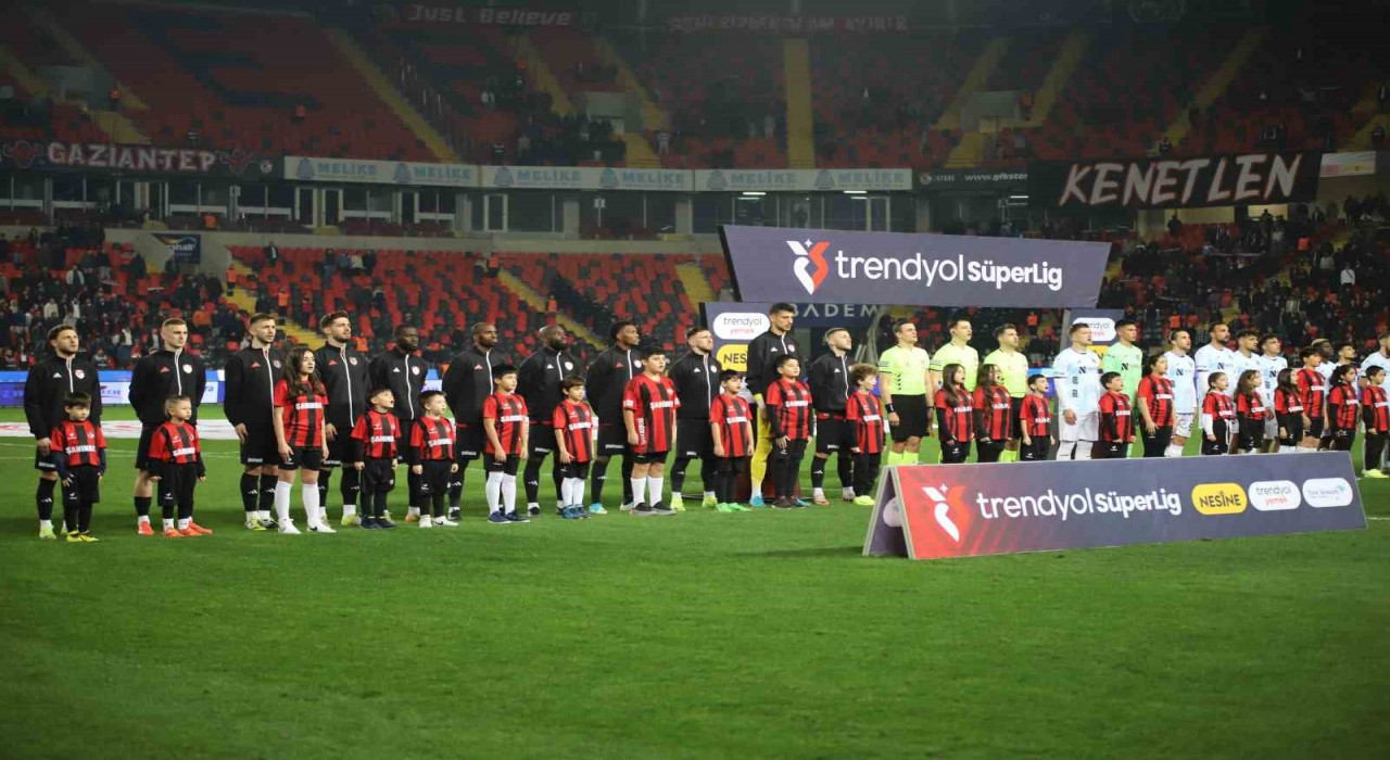Trendyol Süper Lig: Gaziantep FK: 1 - Adana Demirspor: 0 (Maç devam ediyor)