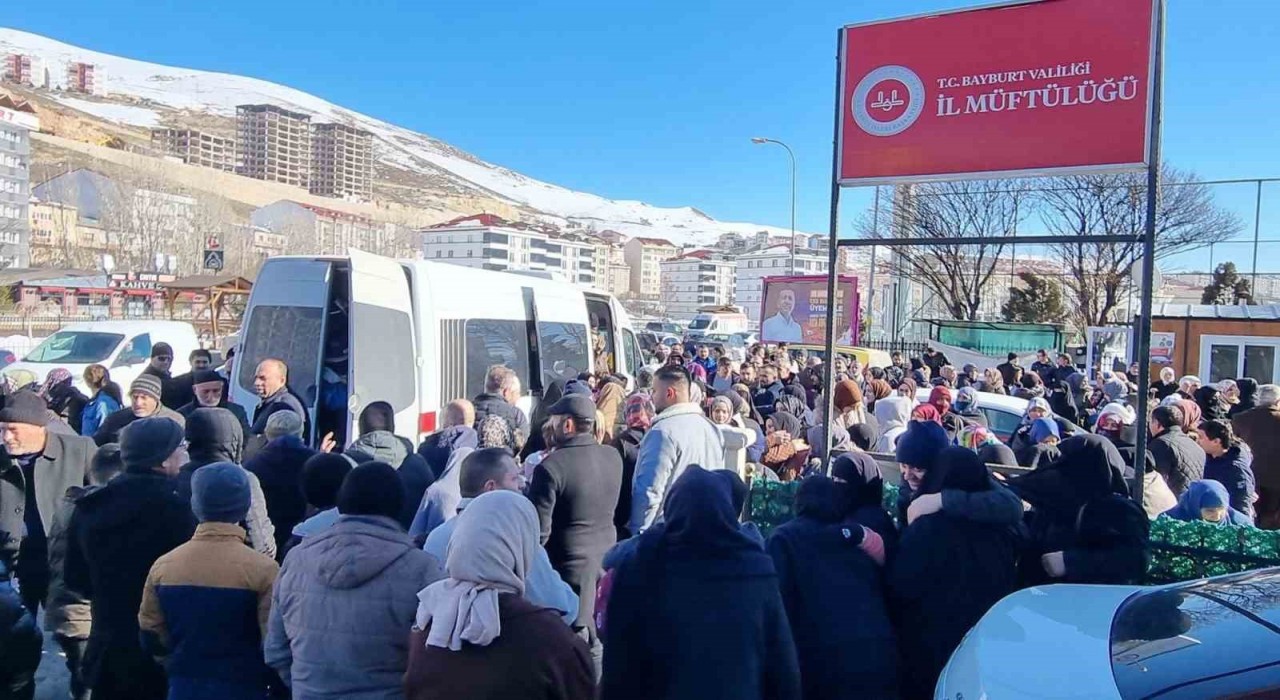 Umreciler Bayburttan kutsal topraklara dualarla uğurlandı