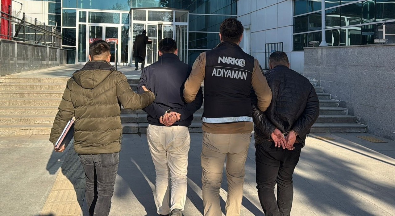 Uyuşturucu maddeyle yakalanan 2 şahıstan 1i tutuklandı
