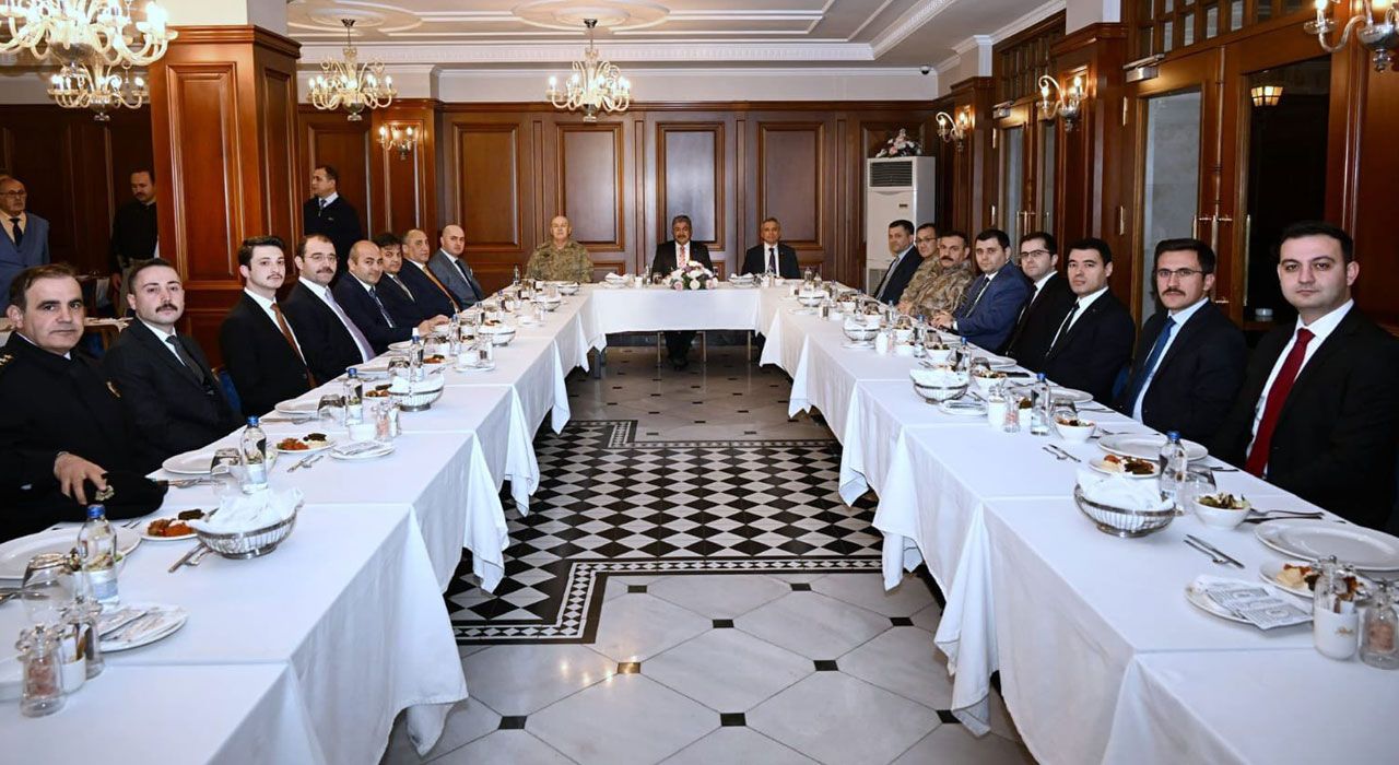 Vali Yılmaz, Kentteki İdarecilerle Bir Araya Geldi