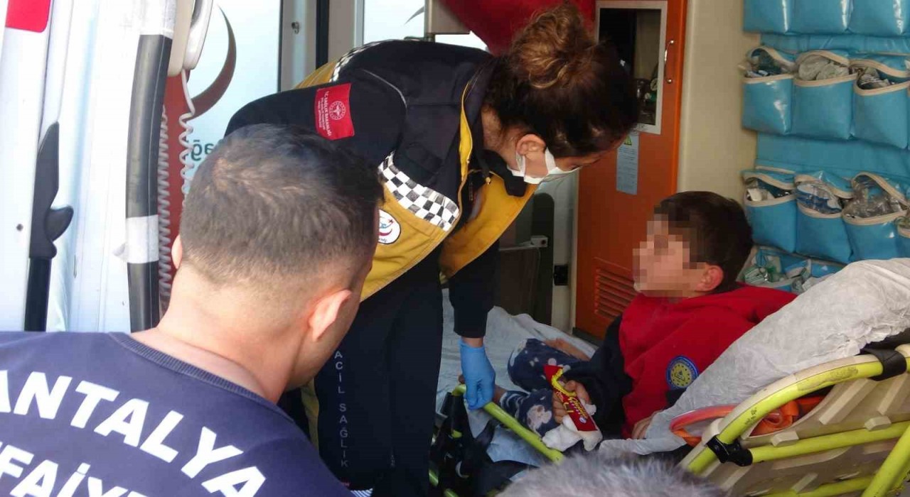 Yangından kurtarılıp ambulansa alındı, hastaneye gideceğini öğrenince Annemin parası yok ama dedi
