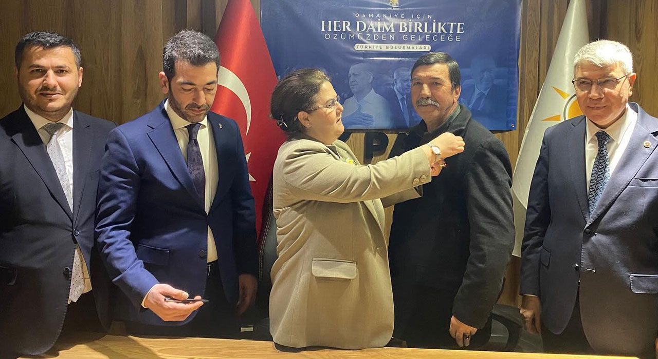 Yanık, Yeni Üyelere Rozet Taktı