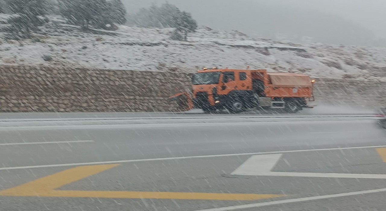 Yeni Konya Antalya Kara yolunda kar yağışı