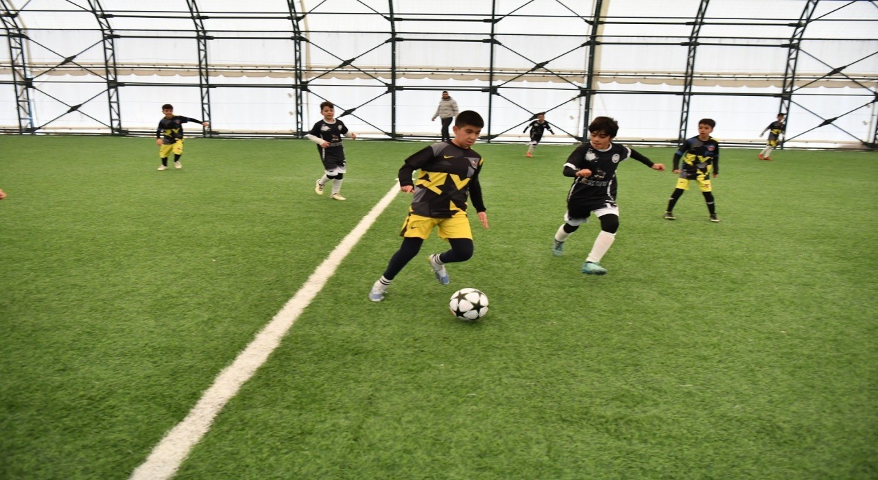 Yeşilyurtta ödüllü sömestr futbol turnuvası