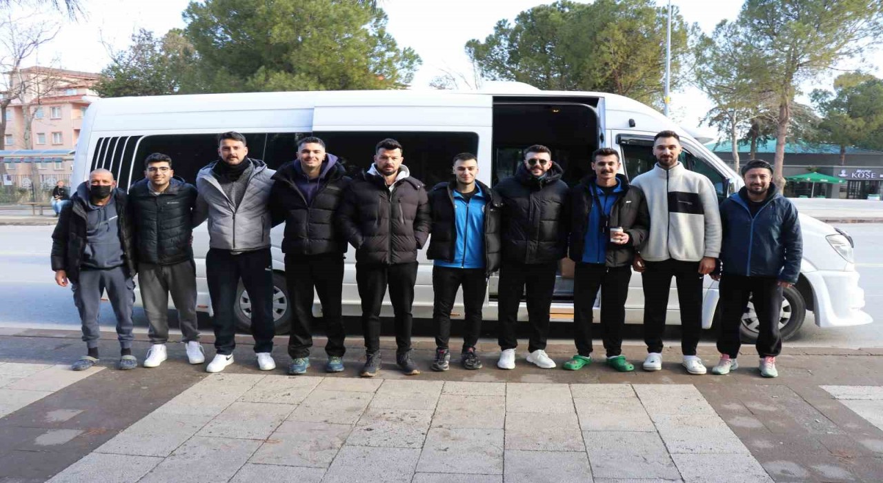 1. Ligi hedefleyen Denizlispor, play-off için Eskişehire gitti