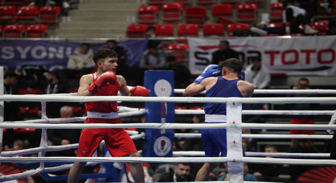 100. Yıl Büyük Erkekler Türkiye Ferdi Boks Şampiyonası Konyada başladı