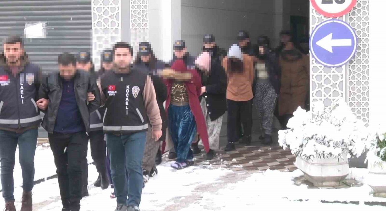 12 milyon 385 bin liralık ziynet eşyası ve parayı çalan 20 şüpheli yakalandı