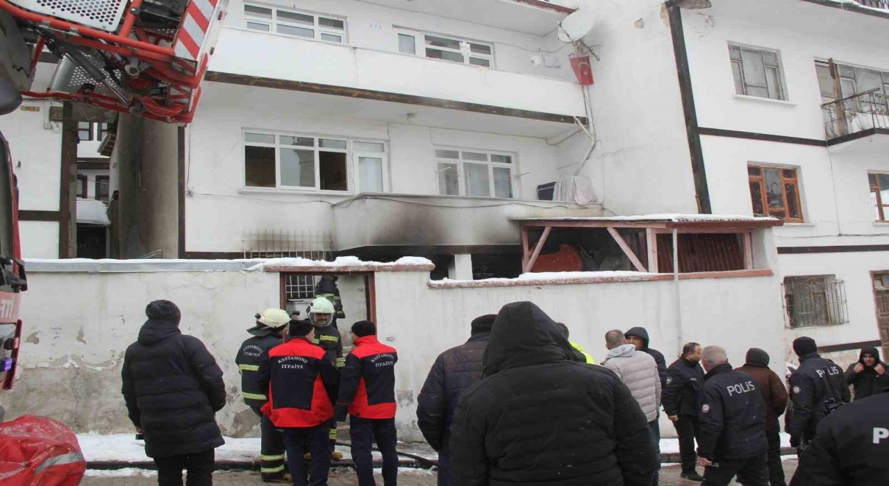 12 yaşındaki çocuğun dikkati faciayı önledi, çıkan yangında 2 kişi dumandan etkilendi