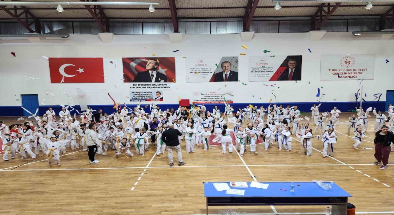 270 tekvando sporcusu kuşak atladı