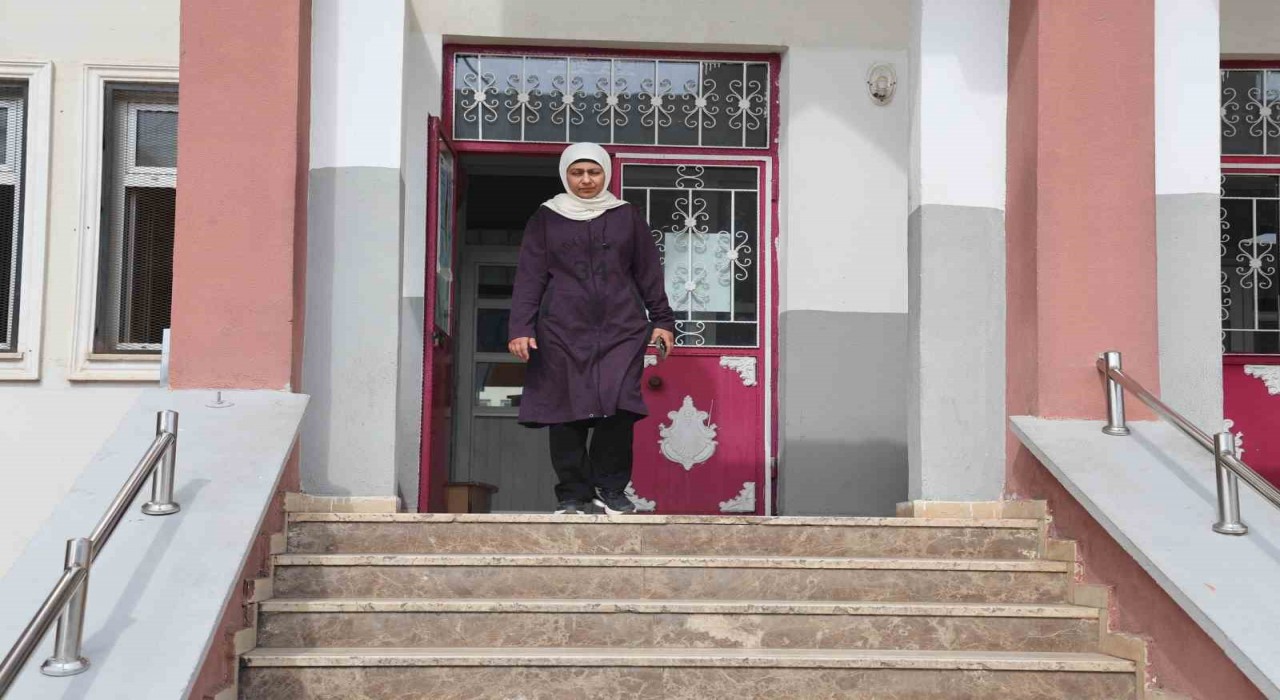 28 Şubat mağduru öğretmen gözyaşları içinde yaşadıklarını anlattı: Onlara hiçbir zaman hakkımı helal etmiyorum