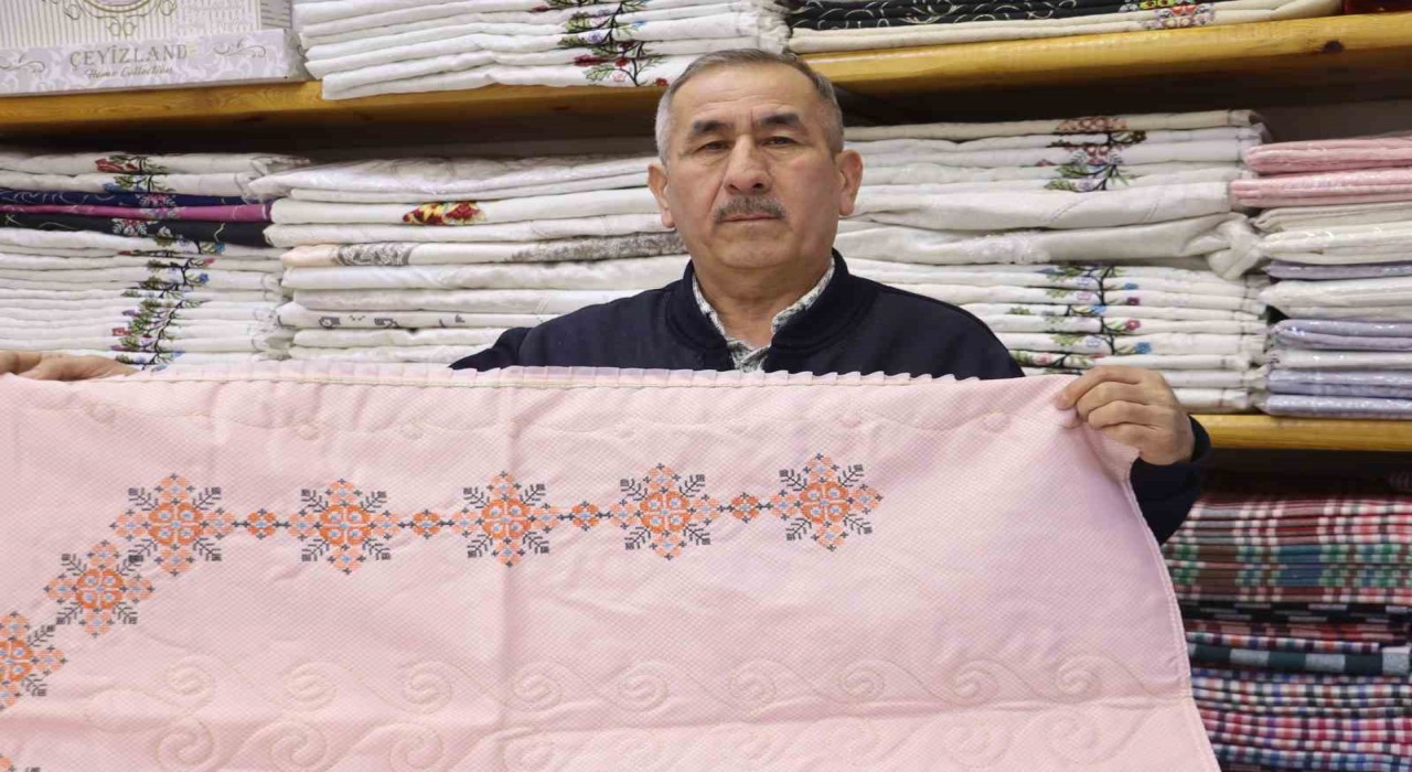 30 yıldır çeyizcilik yapan emekli imam: İşimizi güzel yaptığımız sürece Allah bereketini veriyor