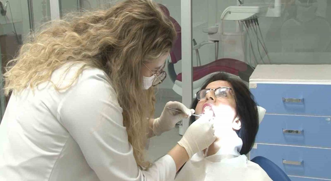 33 yıldır korkudan diş hekimine gitmiyordu: ‘Gülümseten Diş Projesi ile tedavi oldu