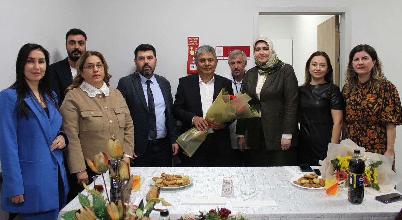 44 Yıl Görev Yapan Laboratuvar Teknisyenine Veda Programı Düzenlendi