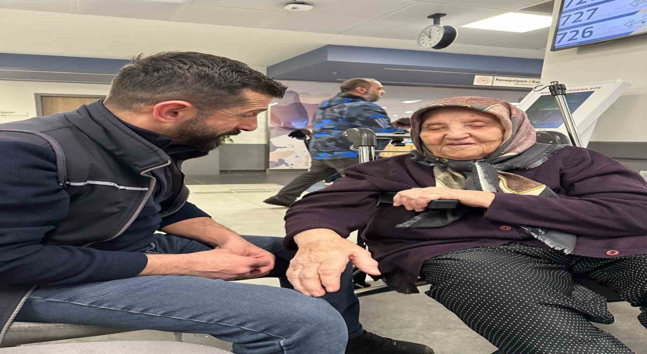 94 yaşındaki Sebile Nineye Alo Evlat Sağlık hizmeti