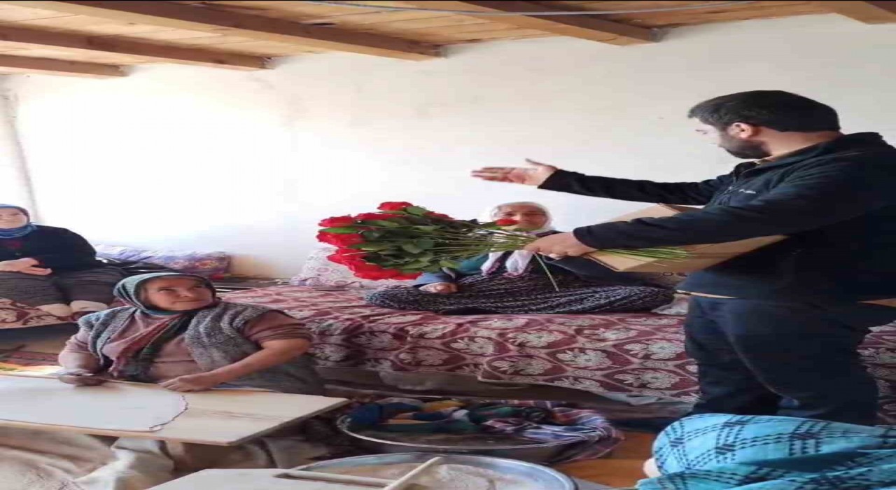 Adanada imamdan gönüllere dokunan teravih çağrısı