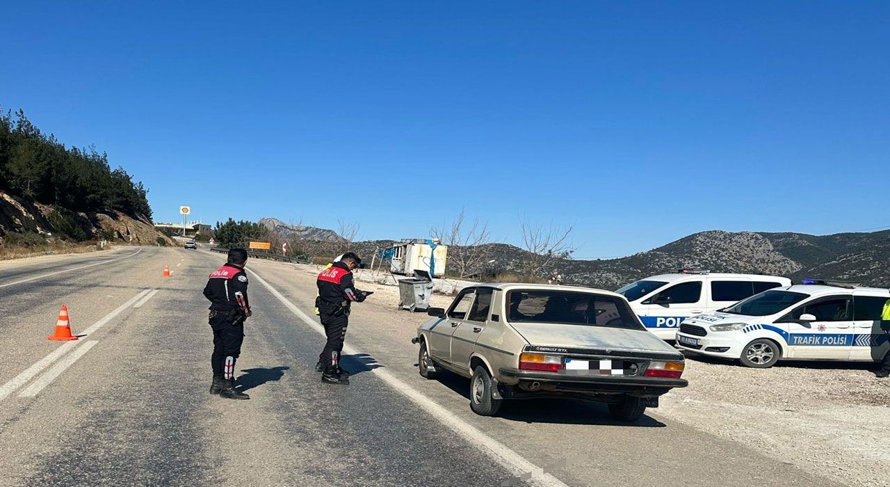 Adana’nın Kozan İlçesinde Huzur ve Güven Uygulaması: 5 Hükümlü Yakalandı