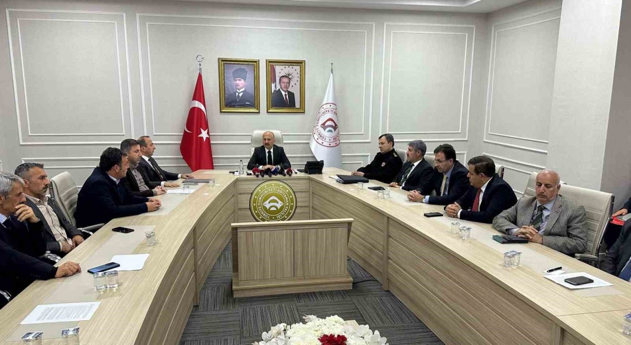 Adıyaman Valiliğinde sokak hayvanlarına yönelik toplantı