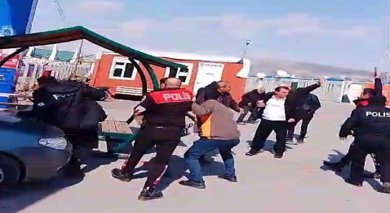 Adıyamanda depremzedelerden su eylemi