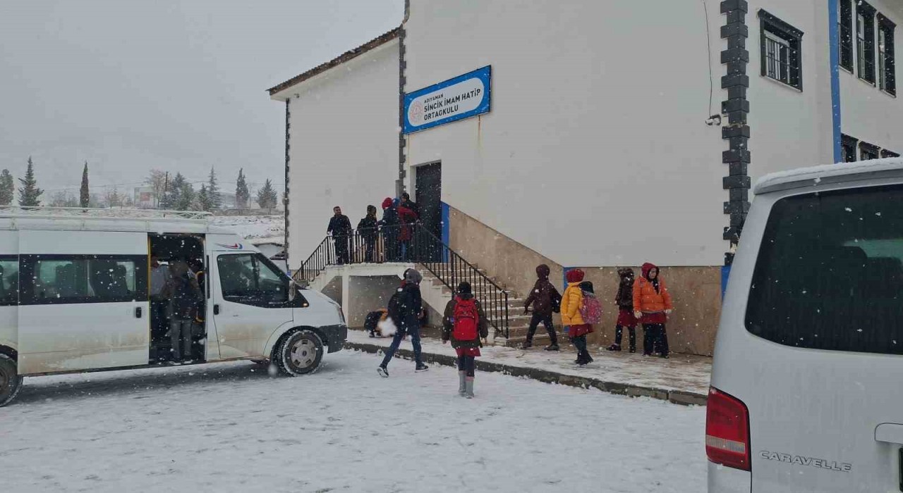 Adıyamanda eğitime kar engeli