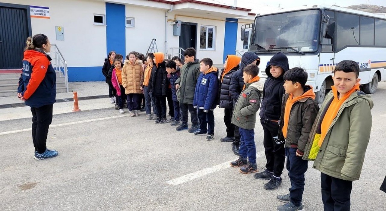 AFADtan öğrencilere gönüllük eğitimi