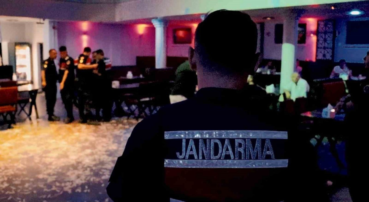 Afyonkarahisarda aranması olan 11 şahıs yakalandı