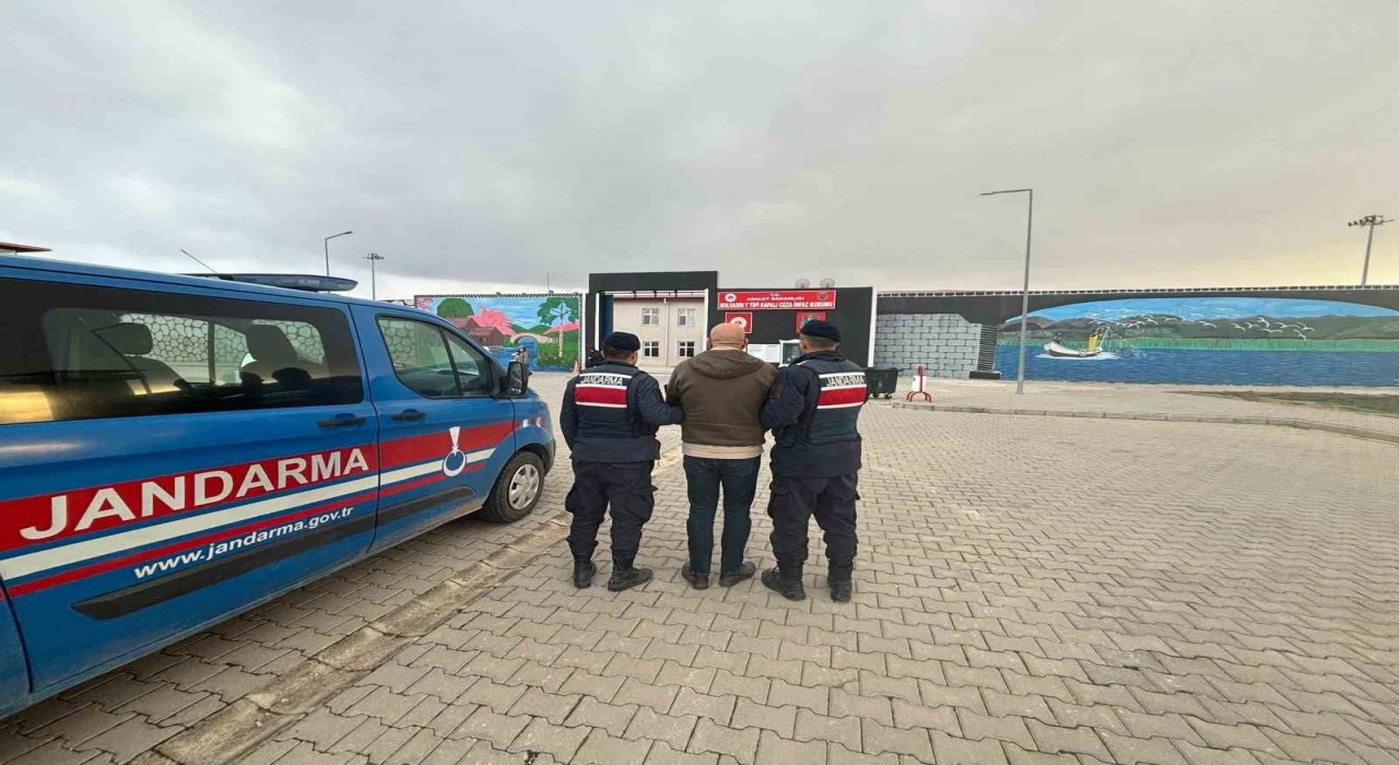 Afyonkarahisarda hırsızlık suçundan aranan şahıs yakalandı