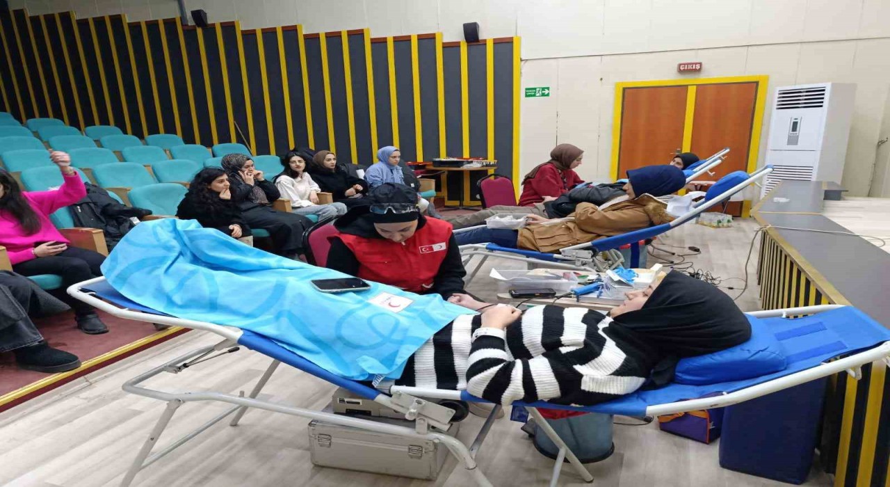 Ağrıda Bir Damla Kan, Bin Can projesi ile depremzedeler için kan bağışı kampanyası düzenlendi