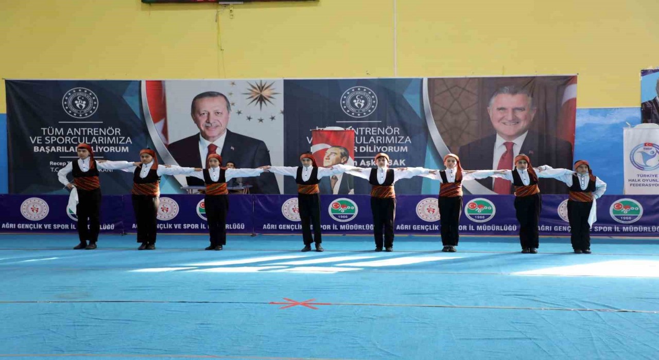 Ağrıda Halk Oyunları İl Birinciliği yarışmaları düzenlendi