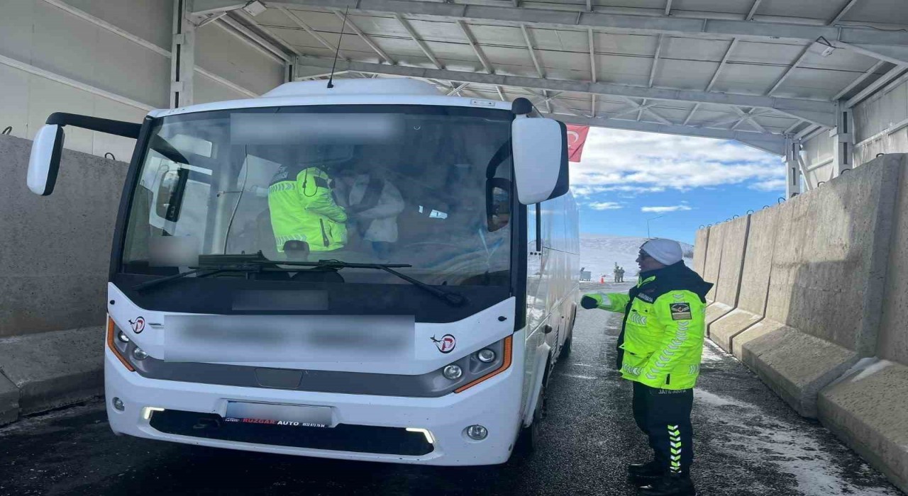 Ağrıda trafik kontrolleri: 51 kişiye ceza, 16 araç men edildi