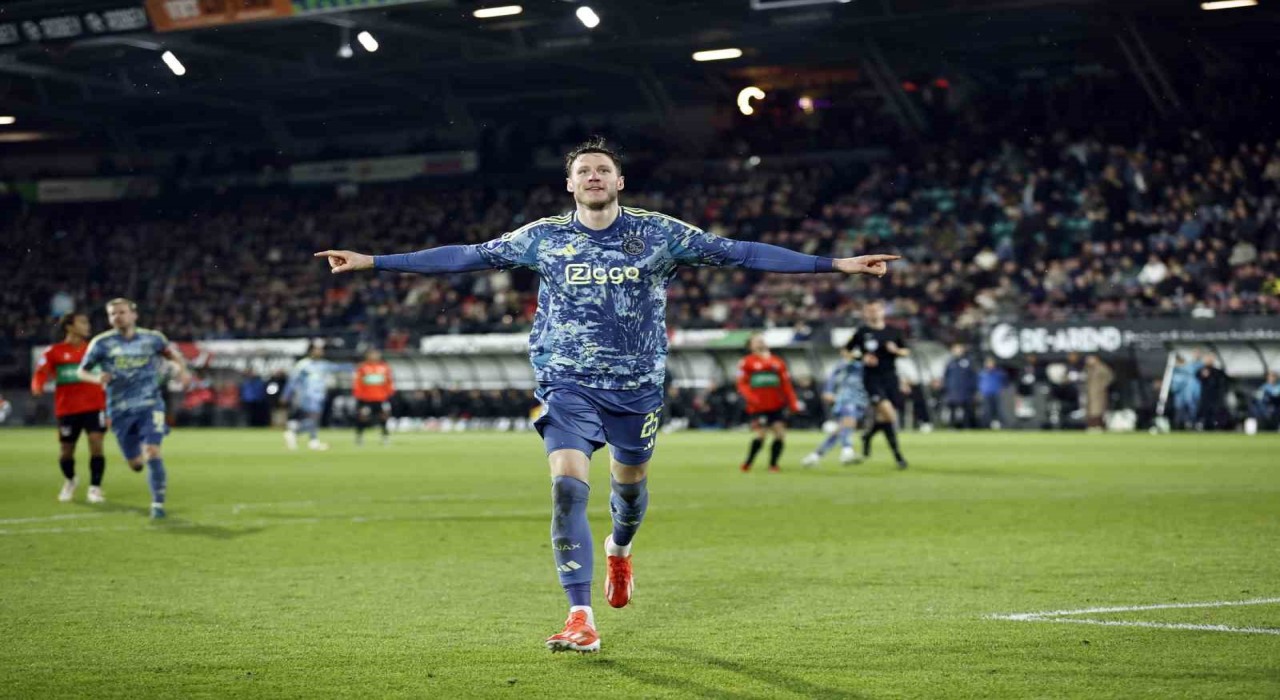 Ajax forması giyen Wout Weghorst 6 hafta sahalardan uzak kalacak