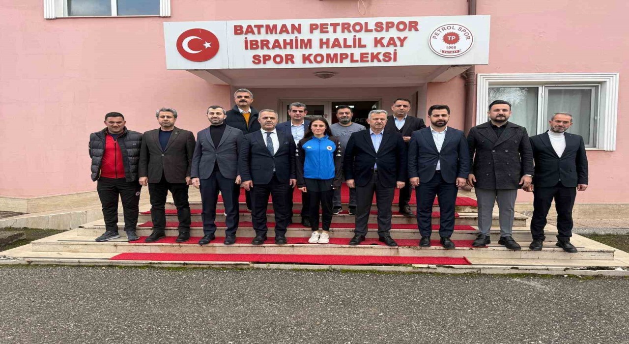 AK Parti İl Başkanı Şansi, şampiyon Teki altınla ödüllendirdi