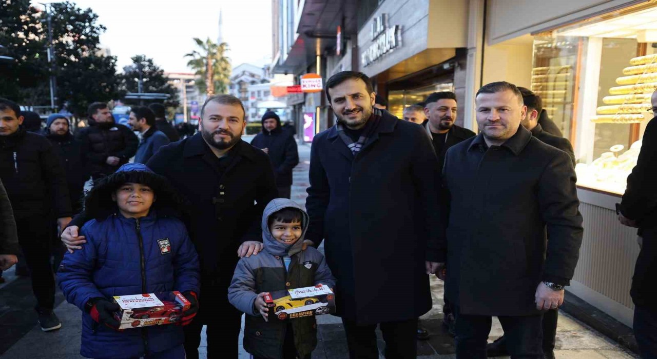 AK Parti İstanbul İl Başkanı Özdemire vatandaştan yoğun ilgi