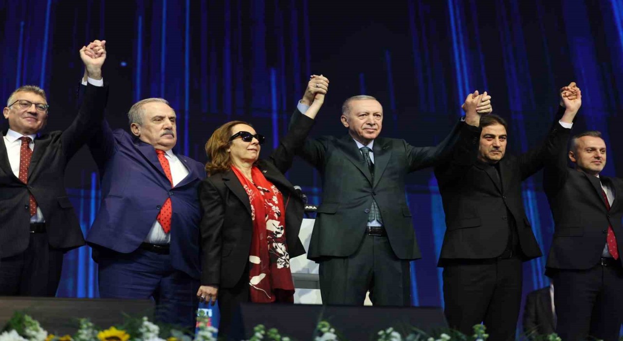 AK Partiye 3 milletvekili katıldı