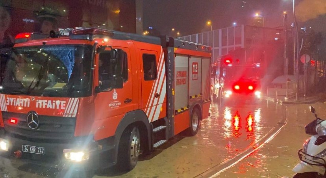 Akasya AVM'de Yangın: Alışveriş Merkezi Hızla Tahliye Edildi