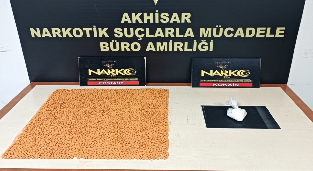 Akhisarda uyuşturucu tacirlerine darbe: 3 kişi tutuklandı
