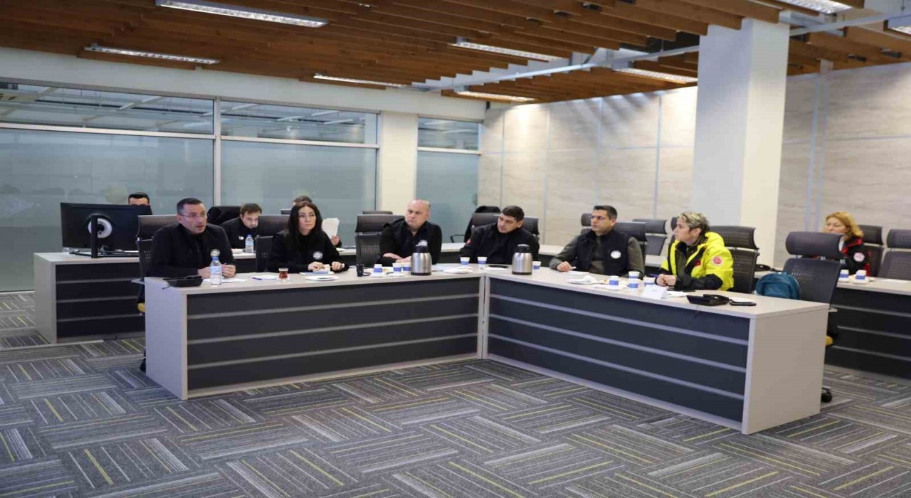 AKOMda arama kurtarma ekipleri ile istişare toplantısı