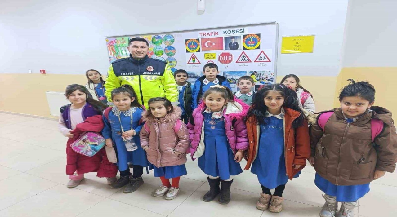 Akyakada ilkokula trafik eğitim köşesi yapıldı