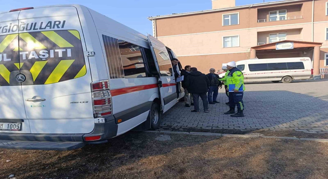 Akyakada öğrenci servisleri denetlendi